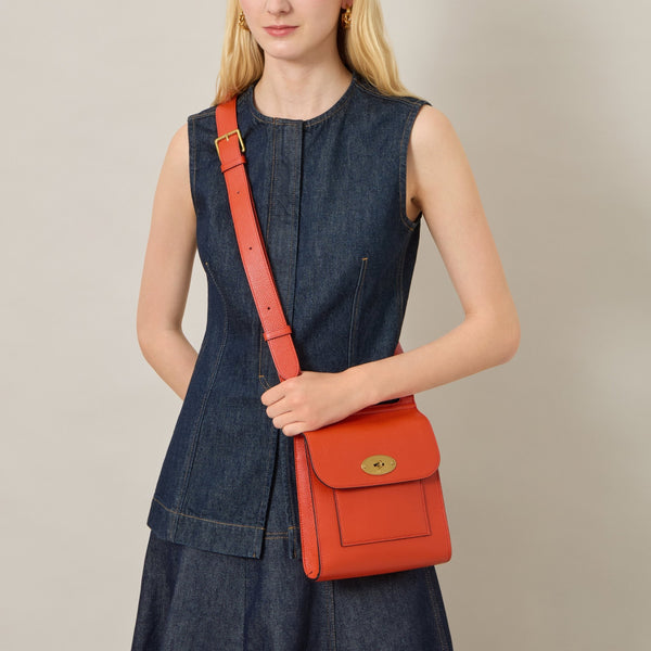 MULBERRY Small Antony Small Classic Grain Messenger in Coral Orange