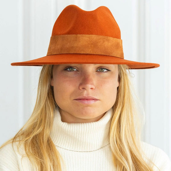 TRAVAUX EN COURS Wide Brim Fedora Leather Band in Tiger