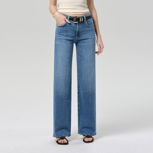 CITIZENS OF HUMANITY Annina Straight Leg 33 Inch Jeans in Stella