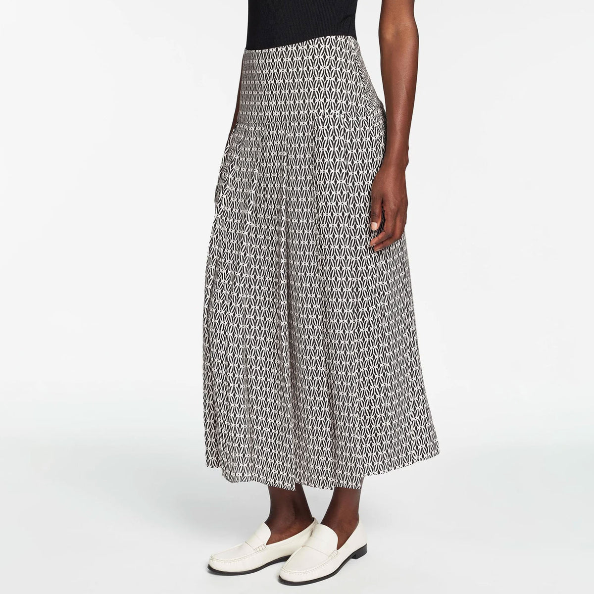 CEFINN Pleated Maxi Skirt in Ecru/Black