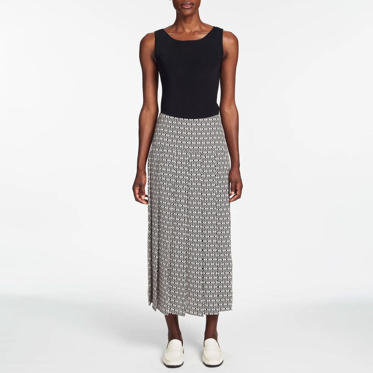 CEFINN Pleated Maxi Skirt in Ecru/Black