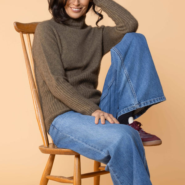 NOBLE WILDE Rib Turtle Neck in Latte