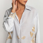 GREEK ARCHAIC KORI Crete Viscose Back Shirt in Light Grey/Gold