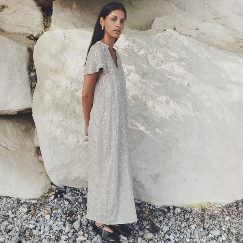 LEVETE ROOM Galaxy 1 V Neck Maxi Dress in Island Fossil Combo