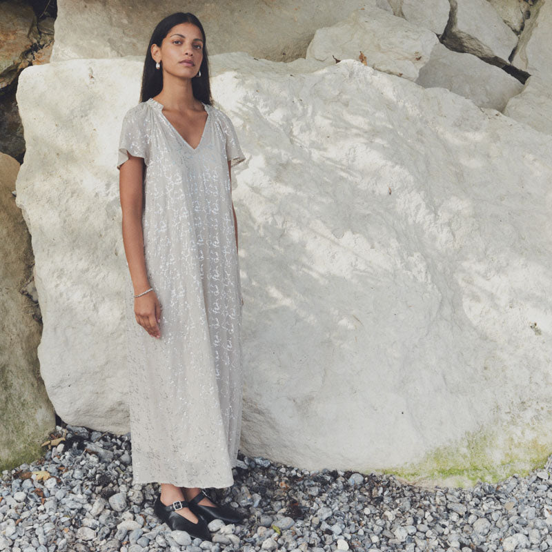 LEVETE ROOM Galaxy 1 V Neck Maxi Dress in Island Fossil Combo