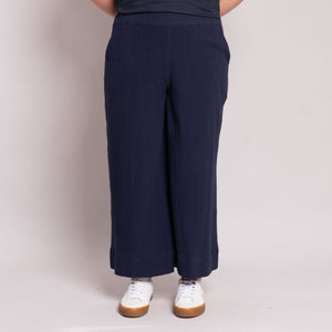 Pulling Moves Pant in True Navy