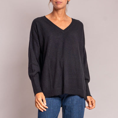 JUMPER 1234 Oversize V Neck Jumper in Black
