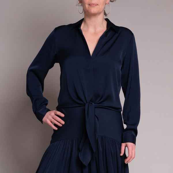 SILK95FIVE Thai Top in Navy