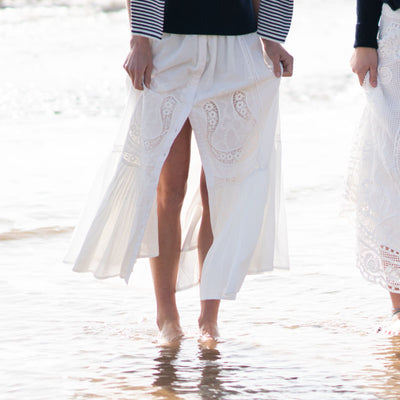 MAISON HOTEL Luisa Skirt in White Lilies