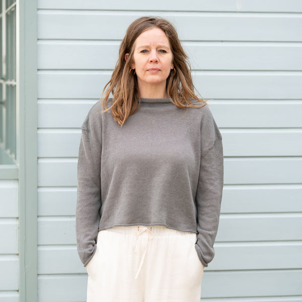COLLEN & CLARE Pea Linen Cropped Jumper in Smoke