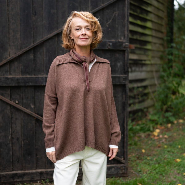 COLLEN & CLARE Froyo V-Neck Collar Cashmere and Wool Jumper in Chestnut