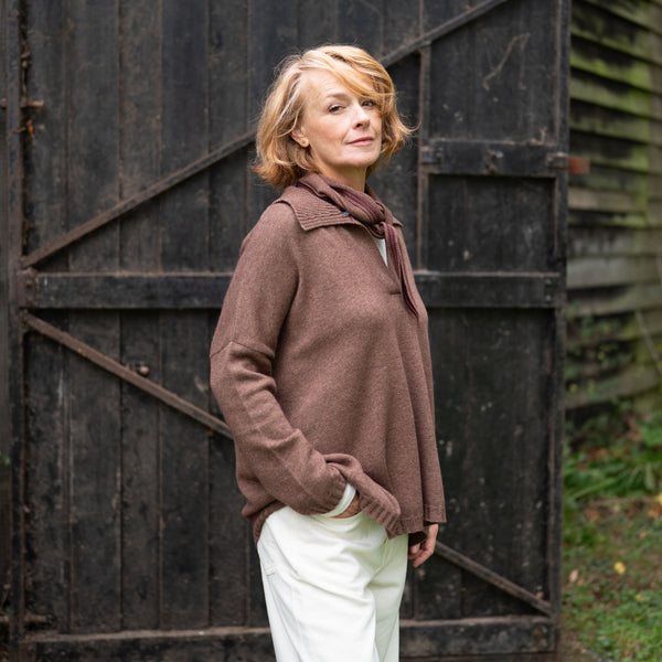 COLLEN & CLARE Froyo V-Neck Collar Cashmere and Wool Jumper in Chestnut