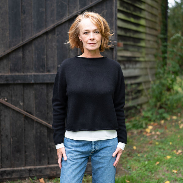 COLLEN & CLARE Pea Crop Cashmere and Wool Jumper in Black