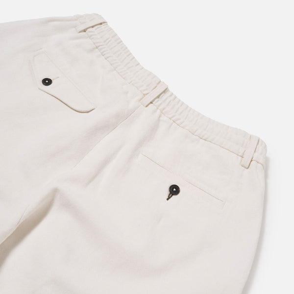 UNIVERSAL WORKS Pleated Track Short in Ecru