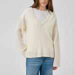 MY ESSENTIAL WARDROBE MWHuxi V-Neck Knit Pullover in Snow White