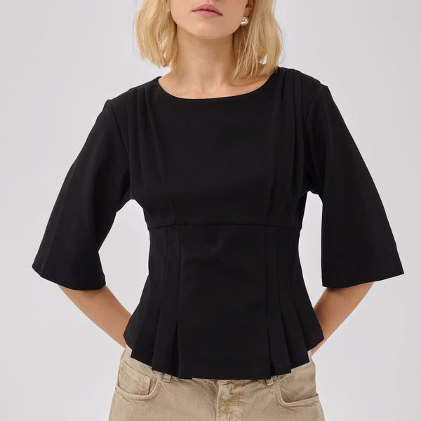 MY ESSENTIAL WARDROBE MWApir Pleat T Shirt in Black