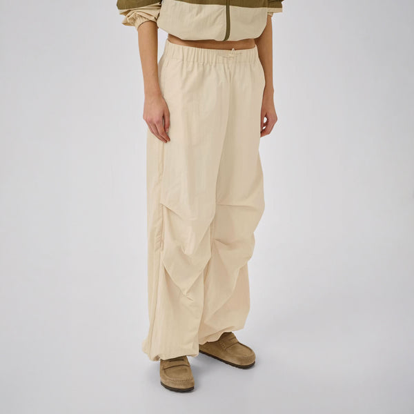 MY ESSENTIAL WARDROBE MWQuinn Track Pant in Brown Rice