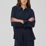 MY ESSENTIAL WARDROBE MWMindy Shirt in Dark Sapphire