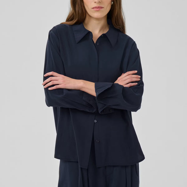 MY ESSENTIAL WARDROBE MWMindy Shirt in Dark Sapphire