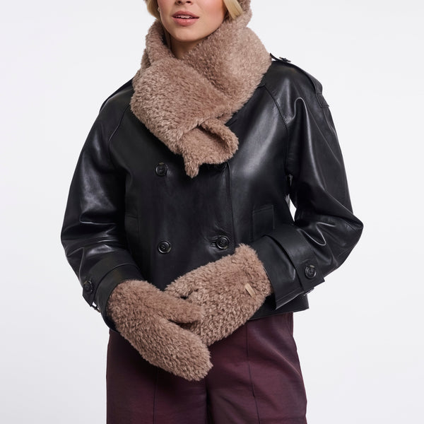 RINO & PELLE Obu Fluffy Scarf in Mocha Latte