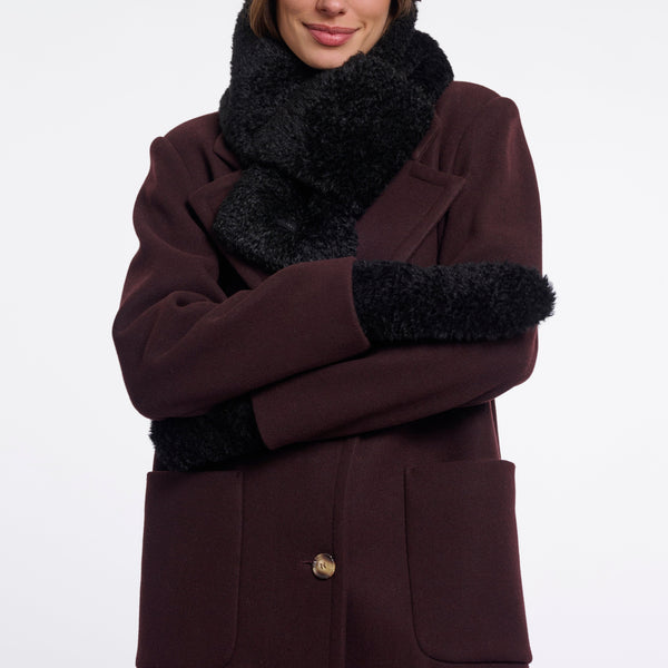 RINO & PELLE Obu Fluffy Scarf in Black