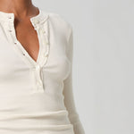 CITIZENS OF HUMANITY Varra Henley Top in Dune