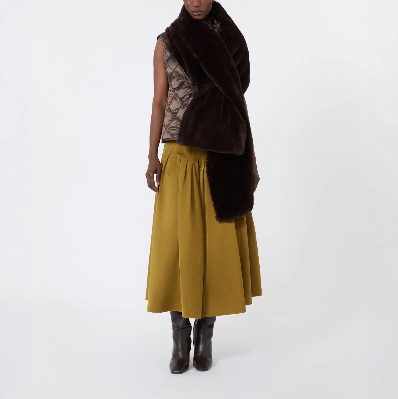 S MAX MARA MTCPiacere Water-Repellent Canvas Padded and Quilted Stole in Dark Brown