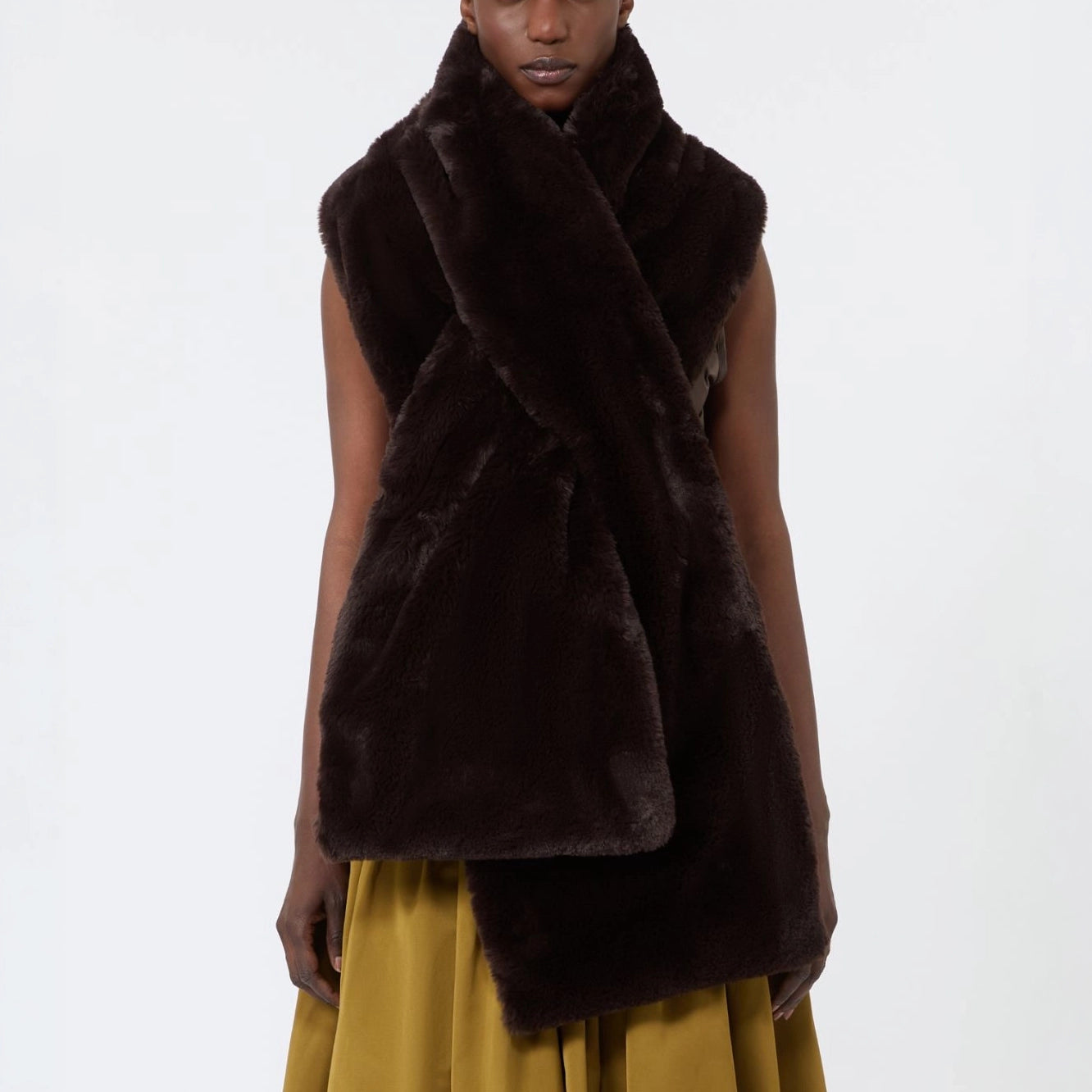 S MAX MARA MTCPiacere Water-Repellent Canvas Padded and Quilted Stole in Dark Brown