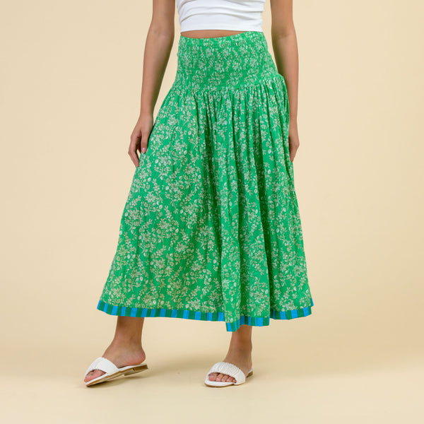 HANDPRINT DREAM APPAREL Arista One Size Skirt in Busy Floral Green