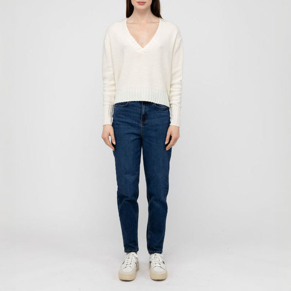 VAN KUKIL V Neck Crop Jumper in Angel White