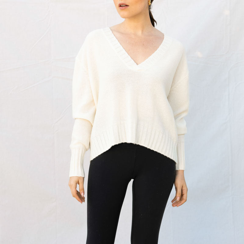 VAN KUKIL V Neck Crop Jumper in Angel White