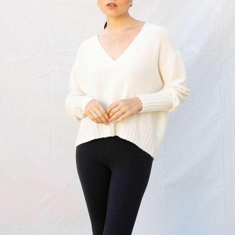 VAN KUKIL V Neck Crop Jumper in Angel White