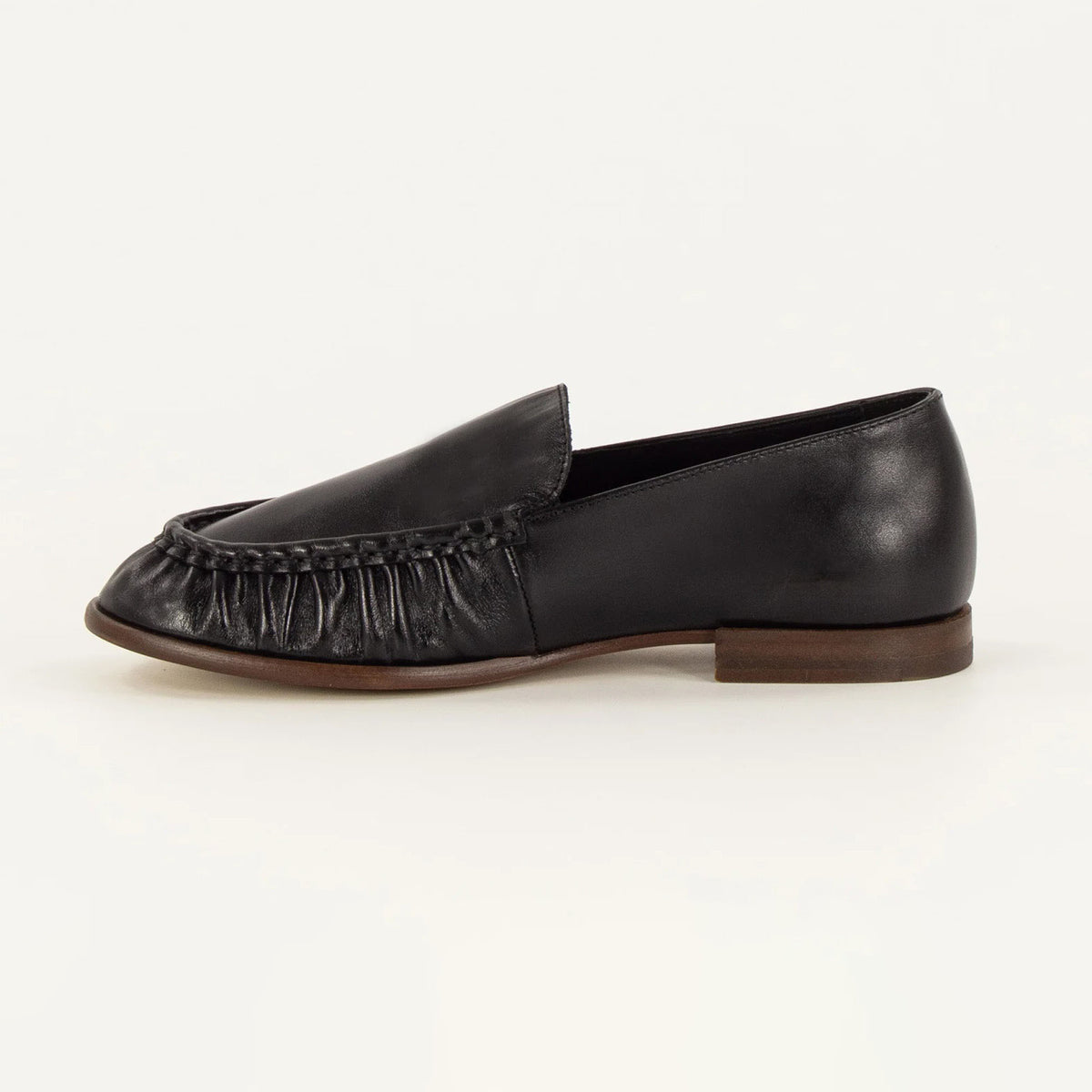 SESSUN Ayano Loafers in Black