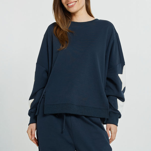 BETTY BASICS Saskia Star Detail Sweatshirt in Navy