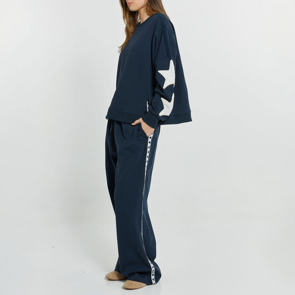 BETTY BASICS Saskia Star Detail Sweatshirt in Navy