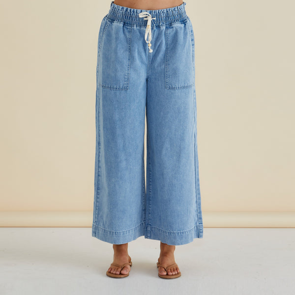 BETTY BASICS Saffra Relax Leg Jean in Medium Wash