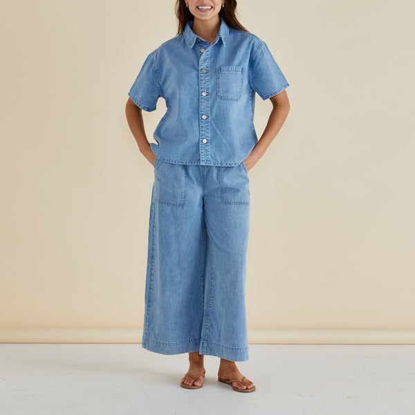 BETTY BASICS Saffra Relax Leg Jean in Medium Wash