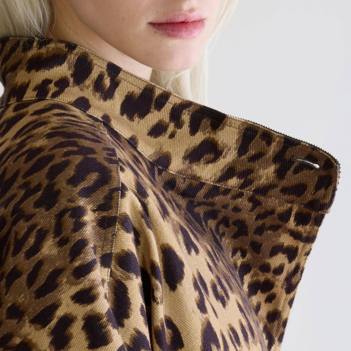 BELLEROSE Juttac Trenchcoat in Leopard