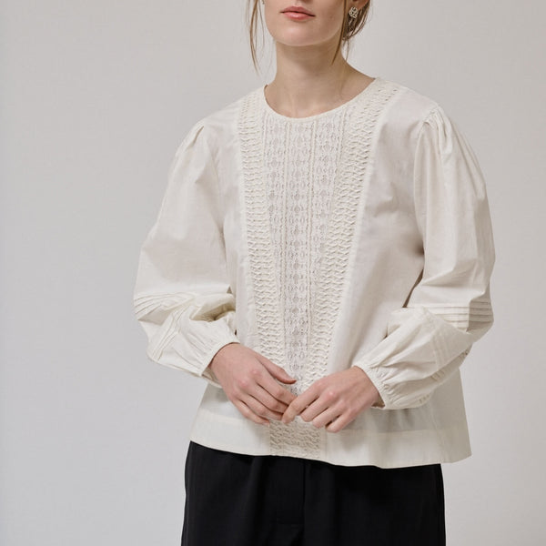 ANNE-MI Clover Long Sleeve Cotton Blouse in White Sand