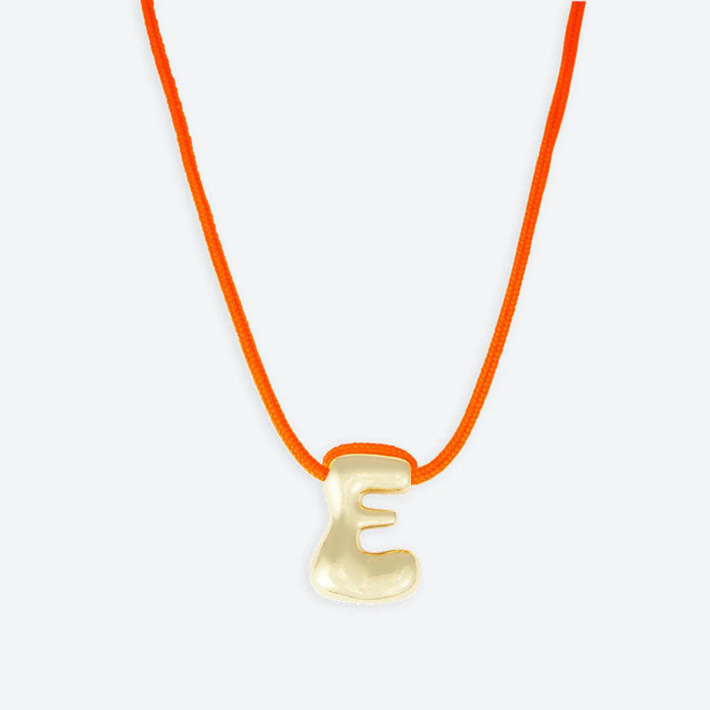 LA MOME BIJOU E Initial Joy Letter Necklace in Gold