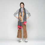 VILAGALLO Scarf with Leopards in Black