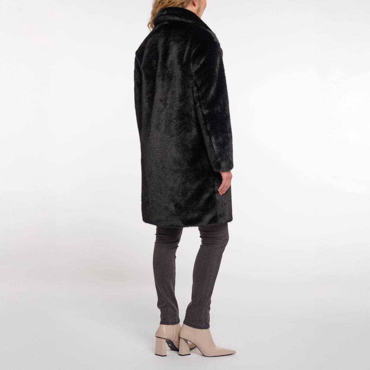 RINO & PELLE Geesje Single Breasted Faux Fur Coat with Detachable Collar in Black