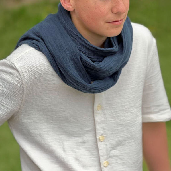 COULEUR CHANVRE Hemp Scarf in Bleu du Japon