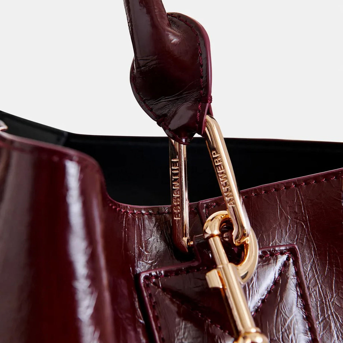 ESSENTIEL ANTWERP Ihurley Glossy Shopper Bag in Burgundy