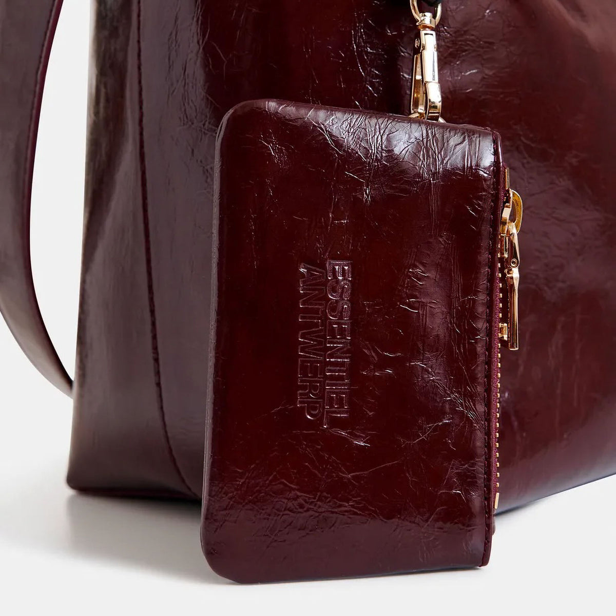 ESSENTIEL ANTWERP Ihurley Glossy Shopper Bag in Burgundy