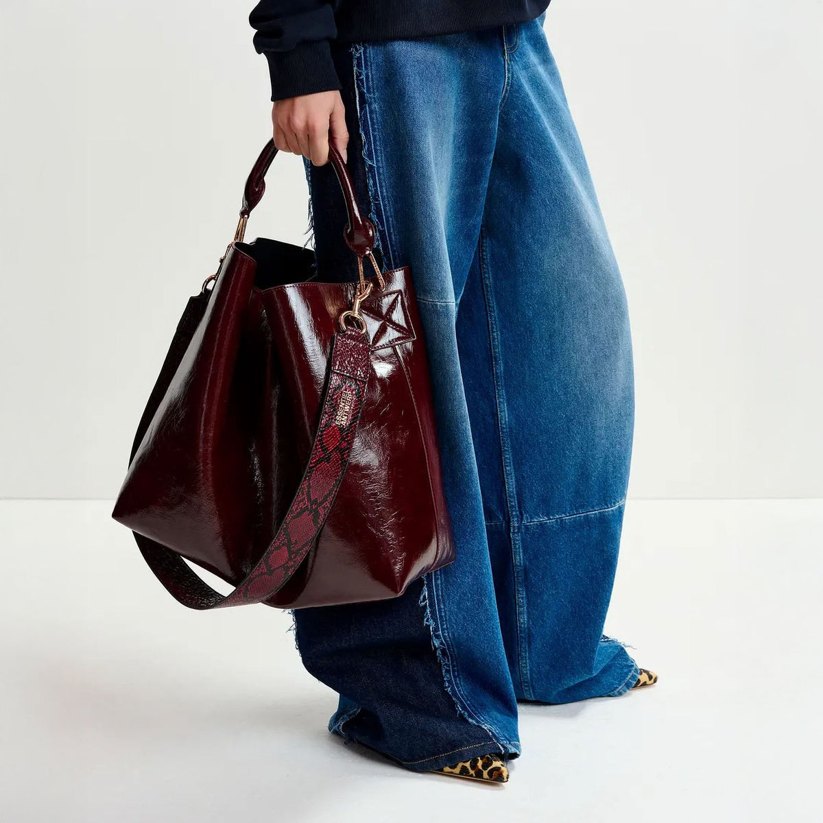ESSENTIEL ANTWERP Ihurley Glossy Shopper Bag in Burgundy
