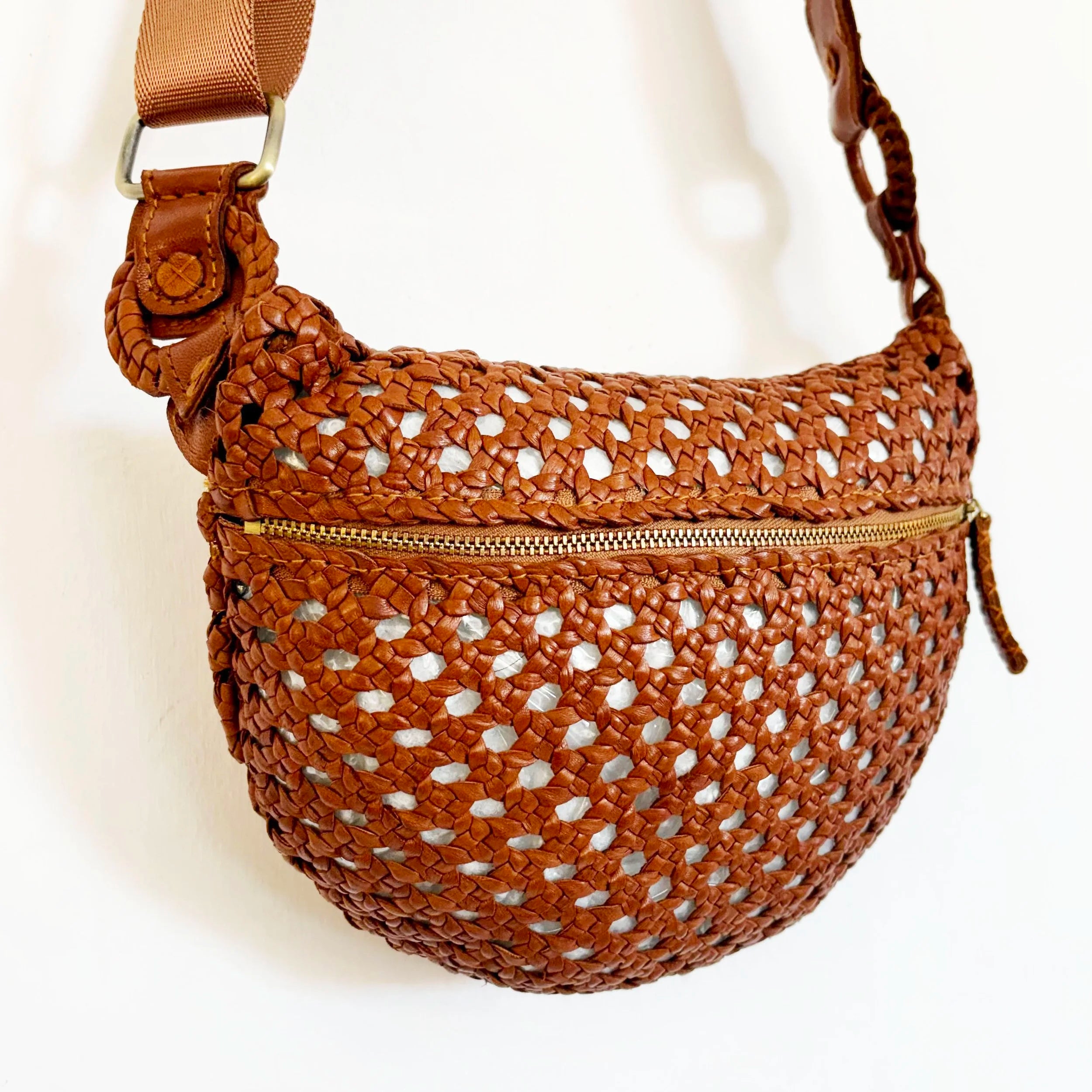 EN SHALLA Large Leather Crossbody Bum Bag in Cognac