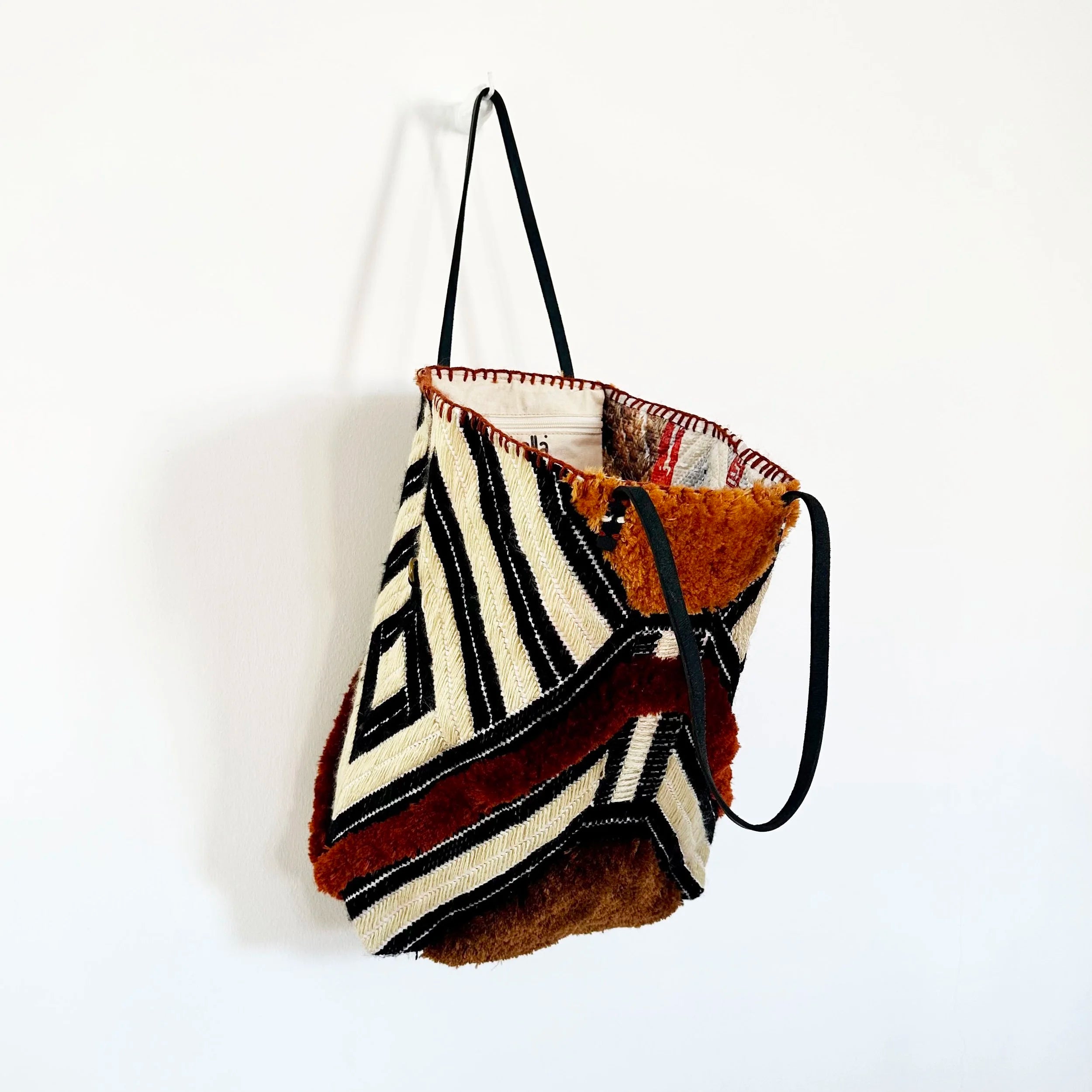 EN SHALLA Medium Fluffy Striped Tote Bag in Beige