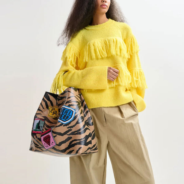 ESSENTIEL ANTWERP Joliath Shopper with Badges in Black