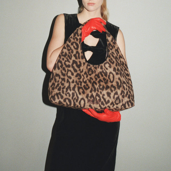 BAUM UND PFERDGARTEN Kleova Bag in Wool Camel Leopard